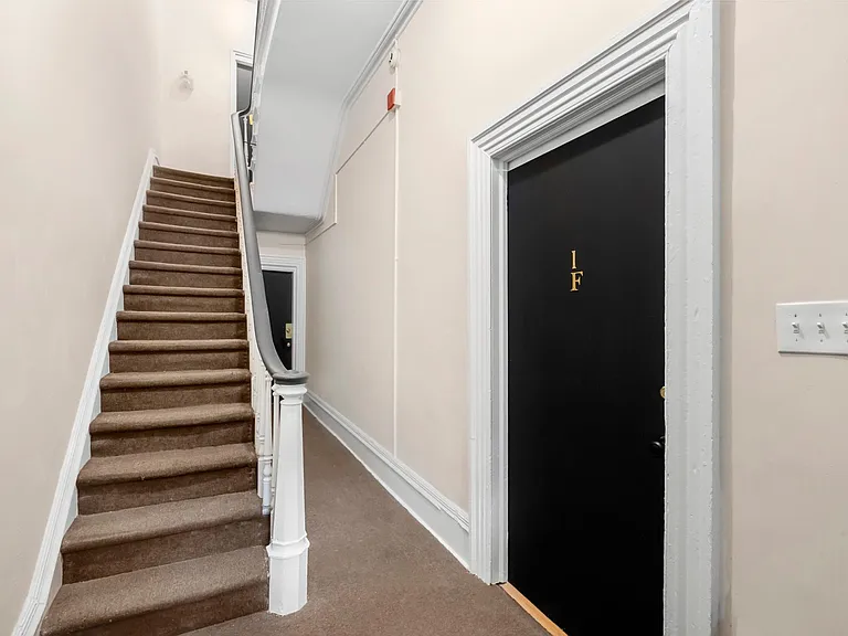2025 Pine St #1F — Photo 9
