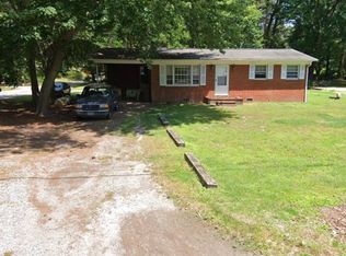 1703 Azalea Point Rd, Gloucester Point, VA 23062