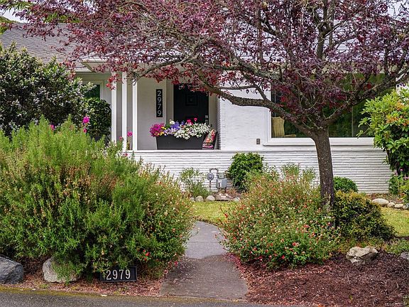 2nd image of 2979 Westdowne Rd