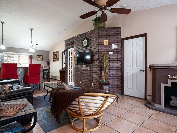 4th image of 2880 Surf Dr