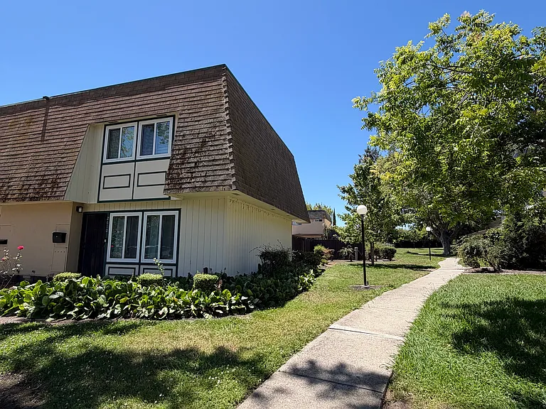 Oliver Dr — Photo 15