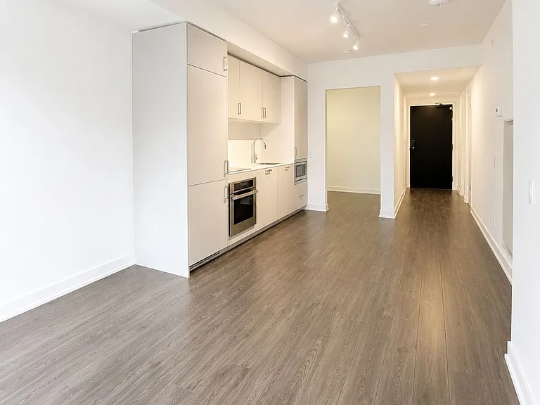 88 Queen St E #1215 — Photo 1