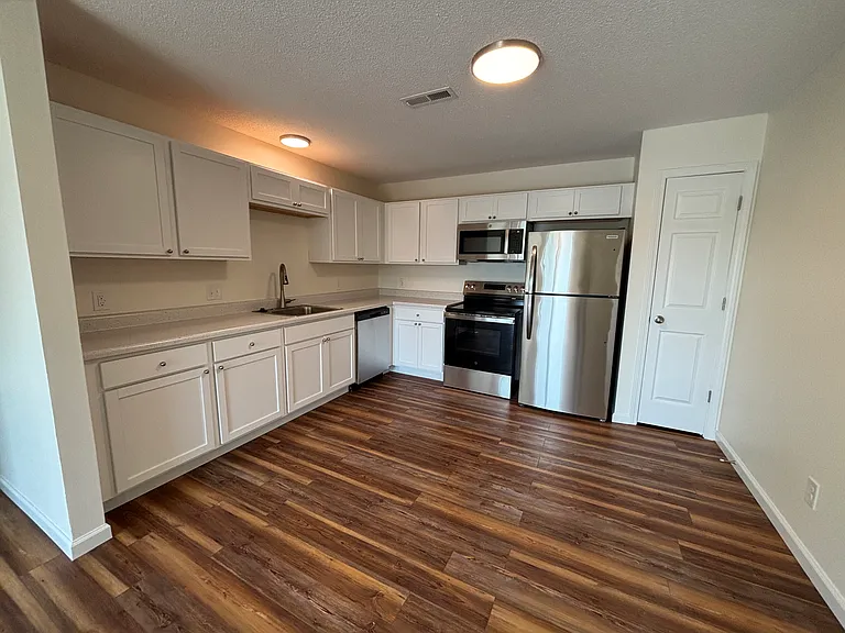 2300 Donna Maria Dr #H — Photo 2