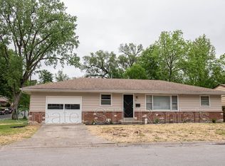130 Woodlawn Dr, Saint Charles, MO 63301