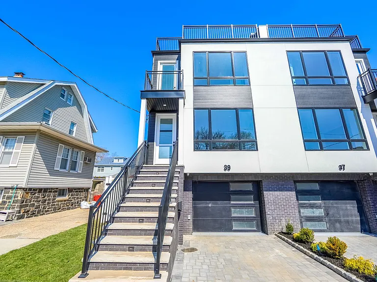 39 Washington Ave — Photo 4