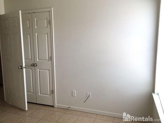 5th image of 1905 Elms Run Ct APT B