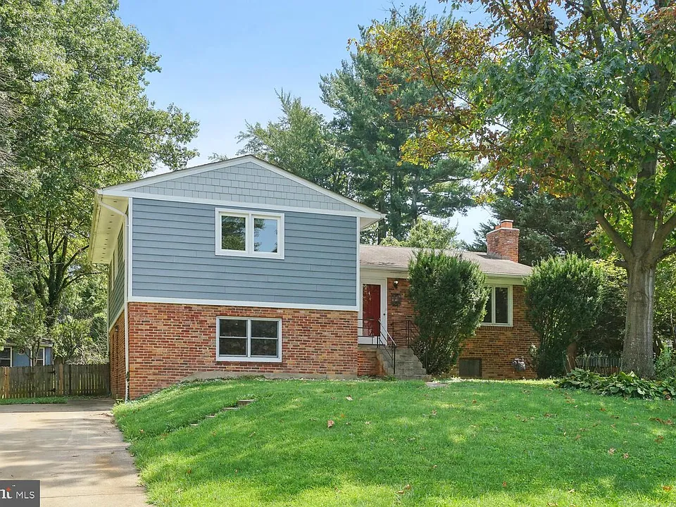 1633 Warner Ave
