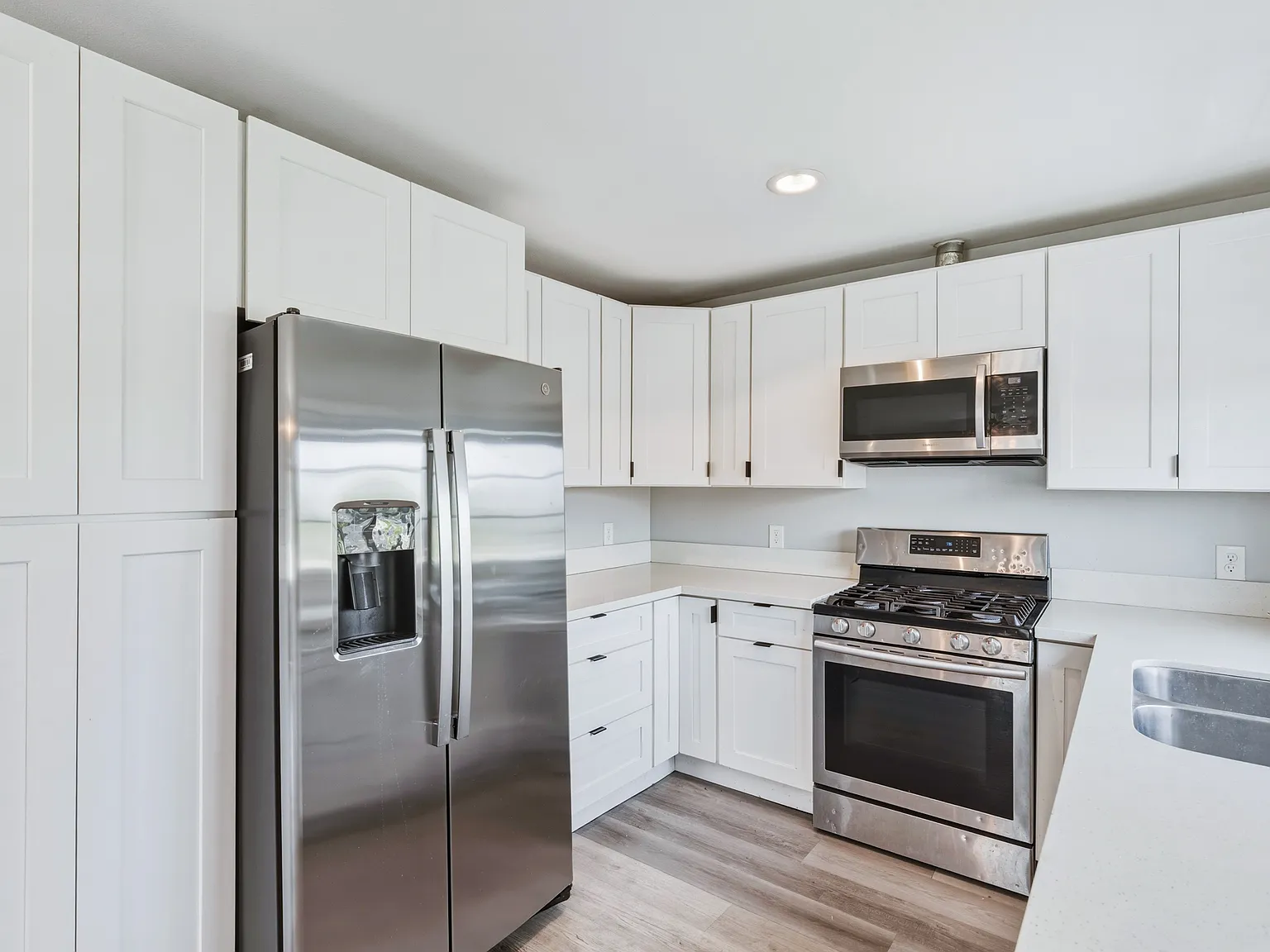 1 bed, 700 sqft, $1,900 — Photo 3