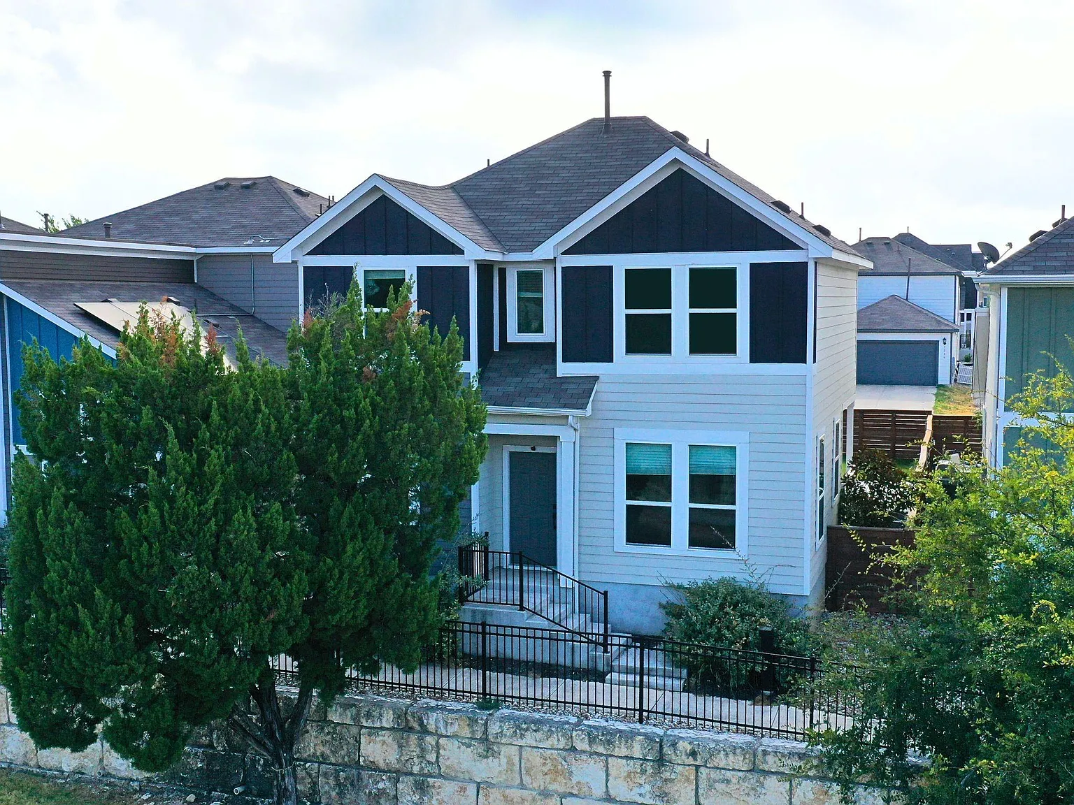 3 bed, 2.5 bath, 1572 sqft, $3,100 — Photo 2