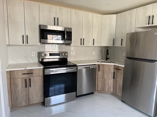 566 Hickory St APT 1, Lindenhurst, NY 11757