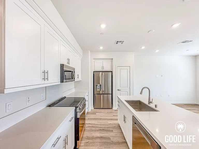 7006 Solara Way — Photo 1