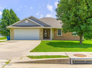 215 Harwood St, Holts Summit, MO 65043