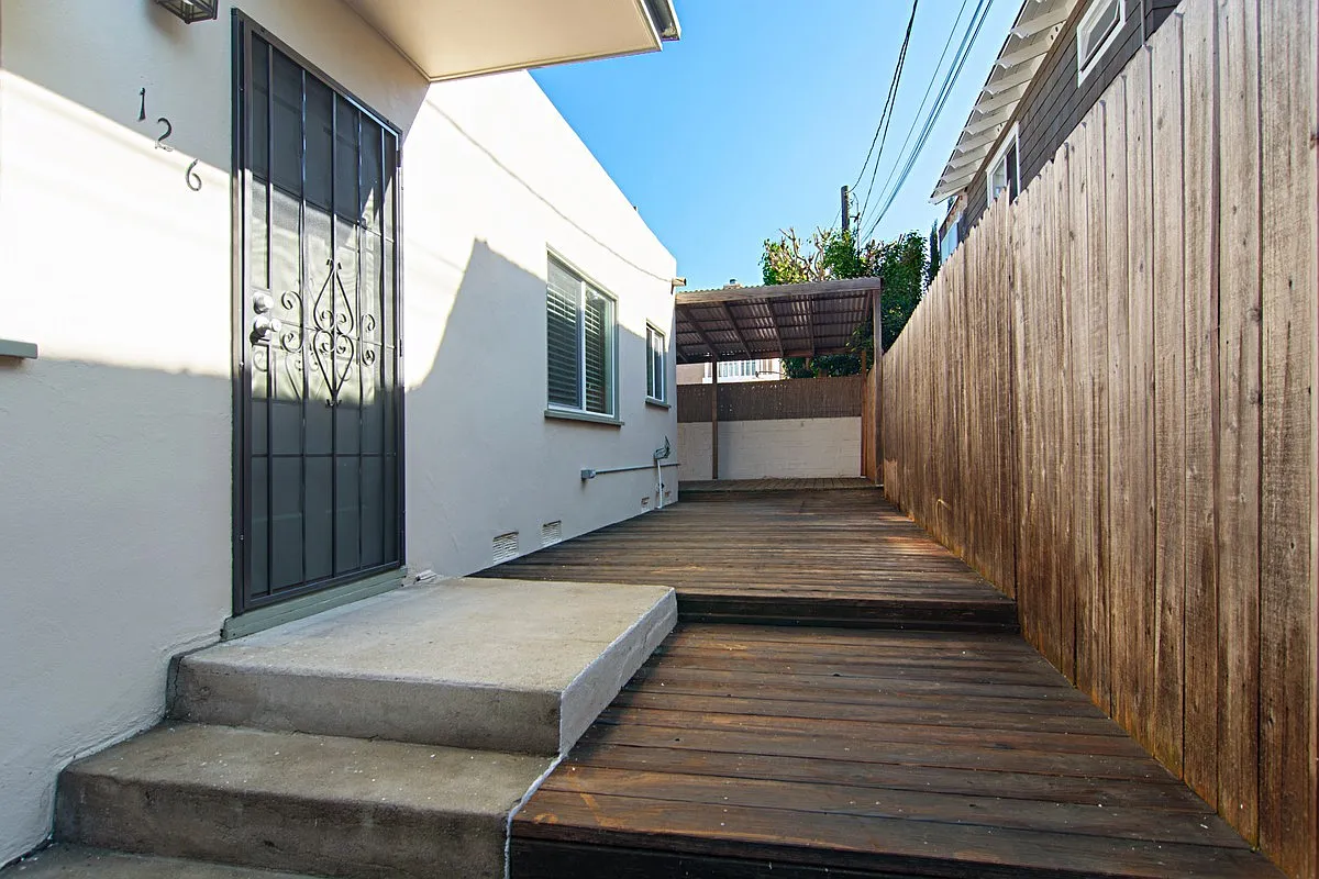 Beautiful Newly Remodeled 2 bedroom 1 Bath house in Coronado! — Photo 2