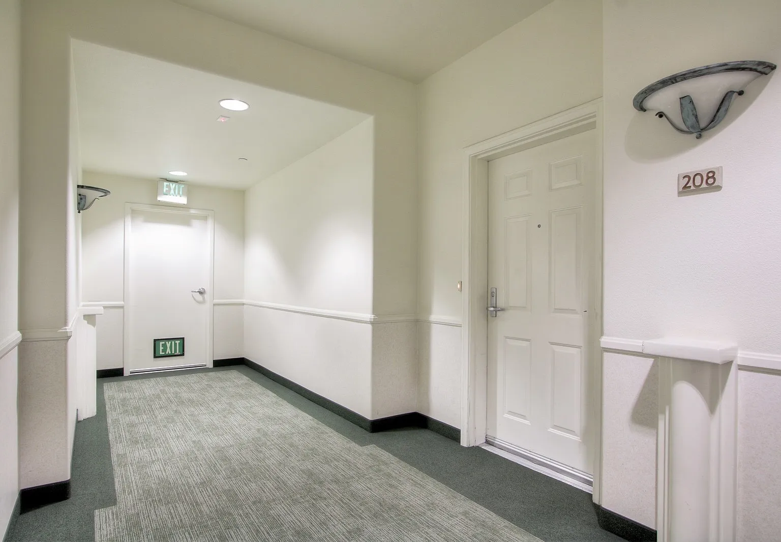 Lovely One Bedroom Condo at Paseo Plaza in the Heart of Downtown San Jose — Photo 1