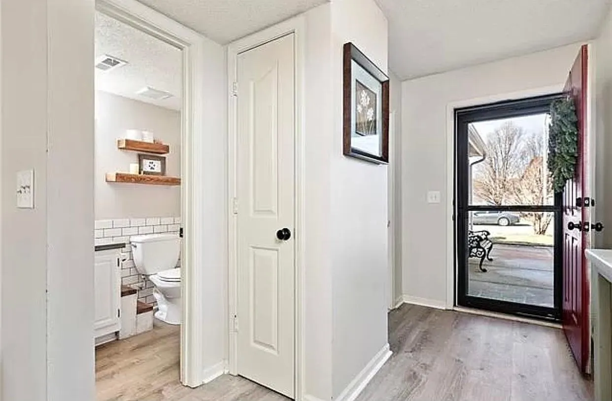 2 bed, 2.5 bath, 1256 sqft, $1,300 — Photo 2