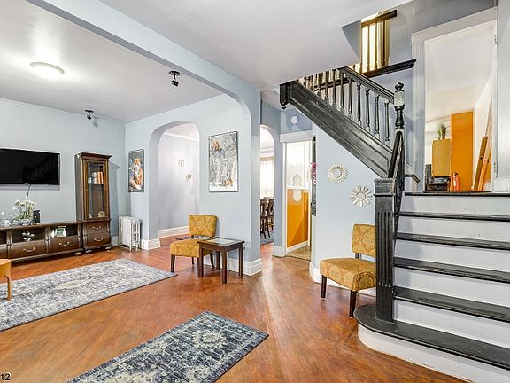 3rd image of 52 Eaton Pl