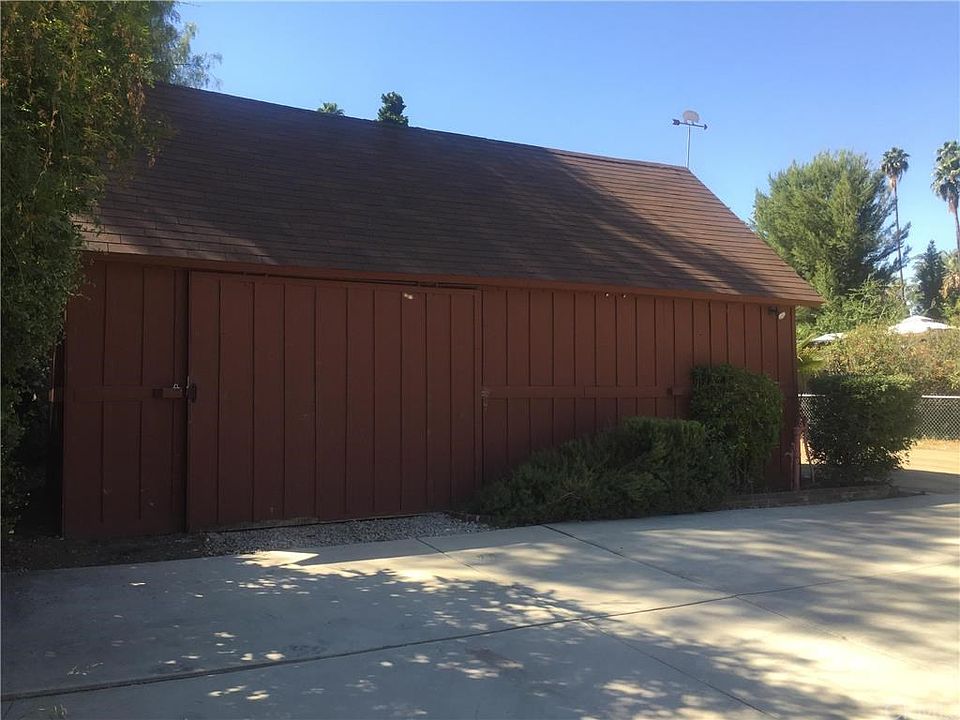 2nd image of 1039 W Highland Ave