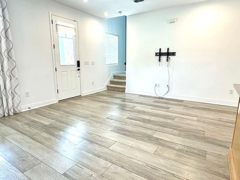 1825 Coastal Ct — Photo 7