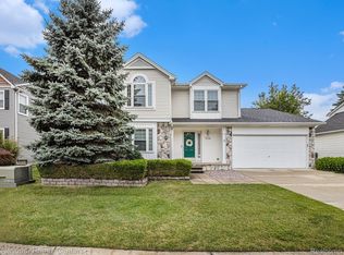 47114 Scarlet Dr S, Novi, MI 48374