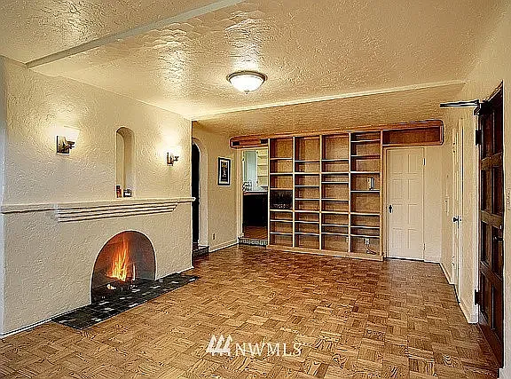 4204 11th Ave NE #1 — Photo 3