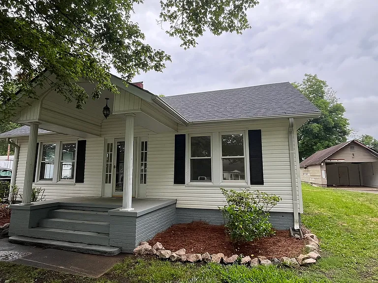 1909 S Main St — Photo 1
