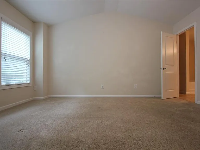 2132 Greencrest Cir — Photo 16