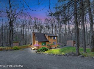 524 Hemlock Ln, Lakeville, PA 18438