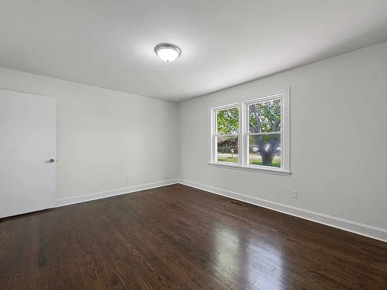 225 Maplemere Ave — Photo 5