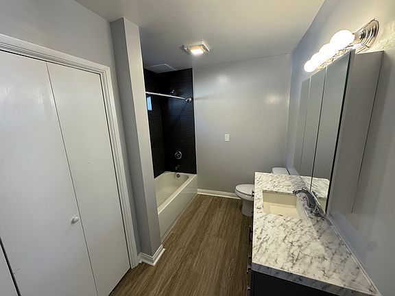 5th image of 7100 W 85th St APT 3