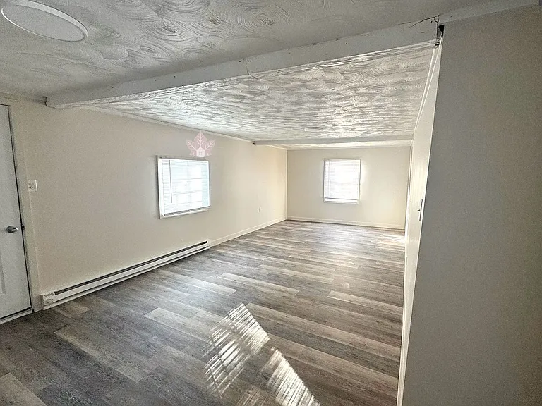 413 E South D St — Photo 4