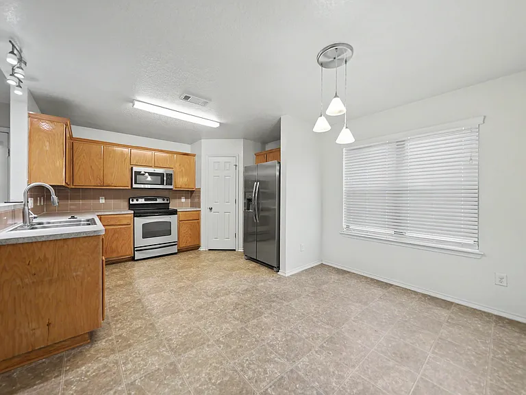 1123 Marlee Cir — Photo 4