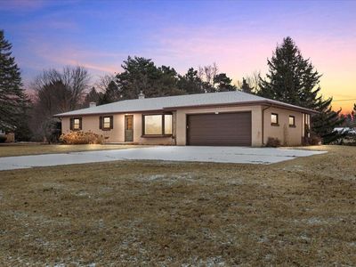 2095 Paradise DRIVE, West Bend, WI, 53095