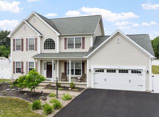 238 Woodsfield Dr, Schenectady, NY 12303
