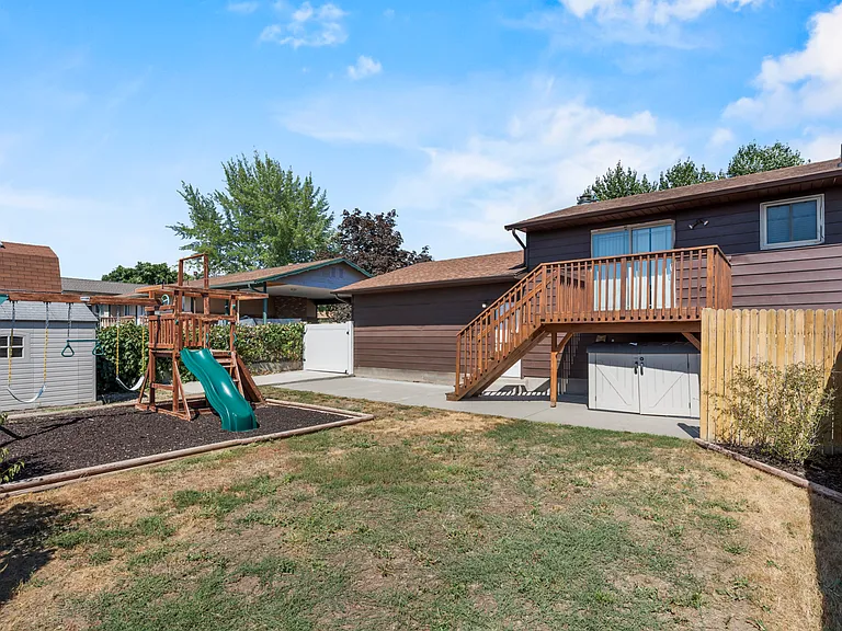 609 N 1050 W — Photo 13