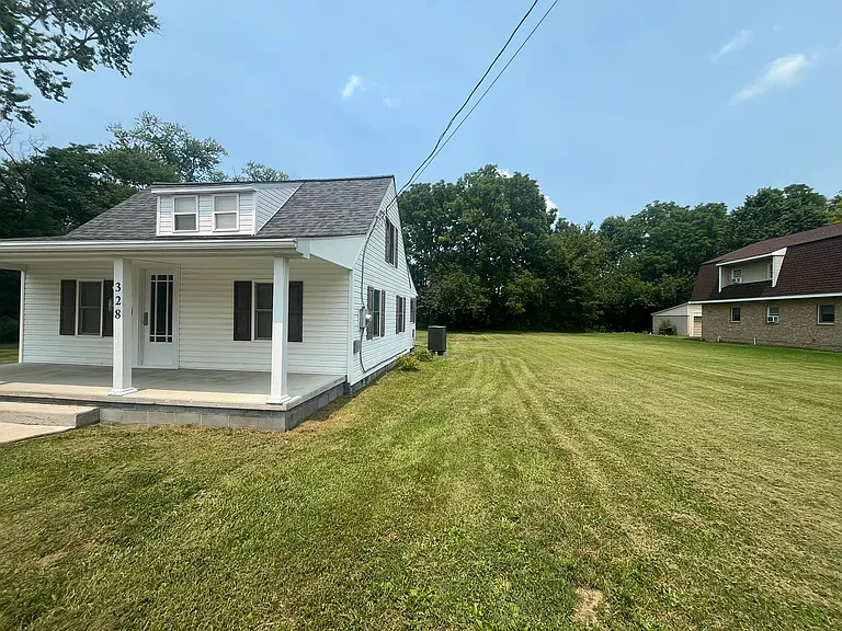 328 Tyrone St — Photo 35