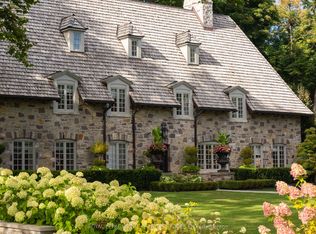 108 Sandringham Dr, Toronto, ON M3H 1C9