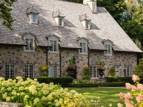 108 Sandringham Dr, Toronto, ON M3H 1C9