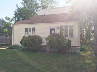 33 Eisenhower Dr, Sayreville, NJ
