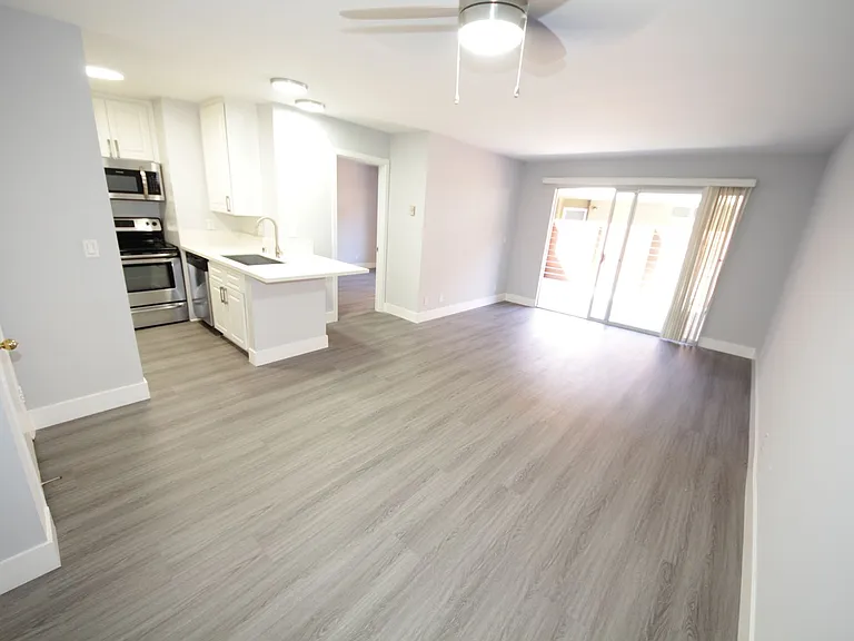 Pier Apartments — Photo 2