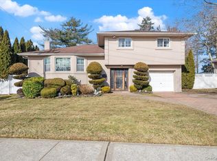 62 Eileen Avenue, Plainview, NY 11803