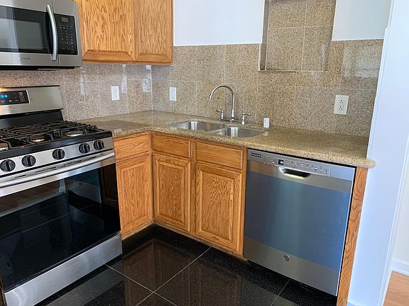 3rd image of 3662 Greenfield Ave