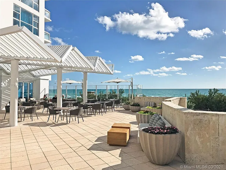 6801 Collins Ave #LPH14 — Photo 28