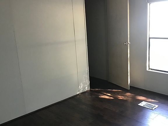 5th image of 9510 Starline Dr