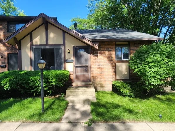 1S292 Windsor Ln, Villa Park, IL 60181