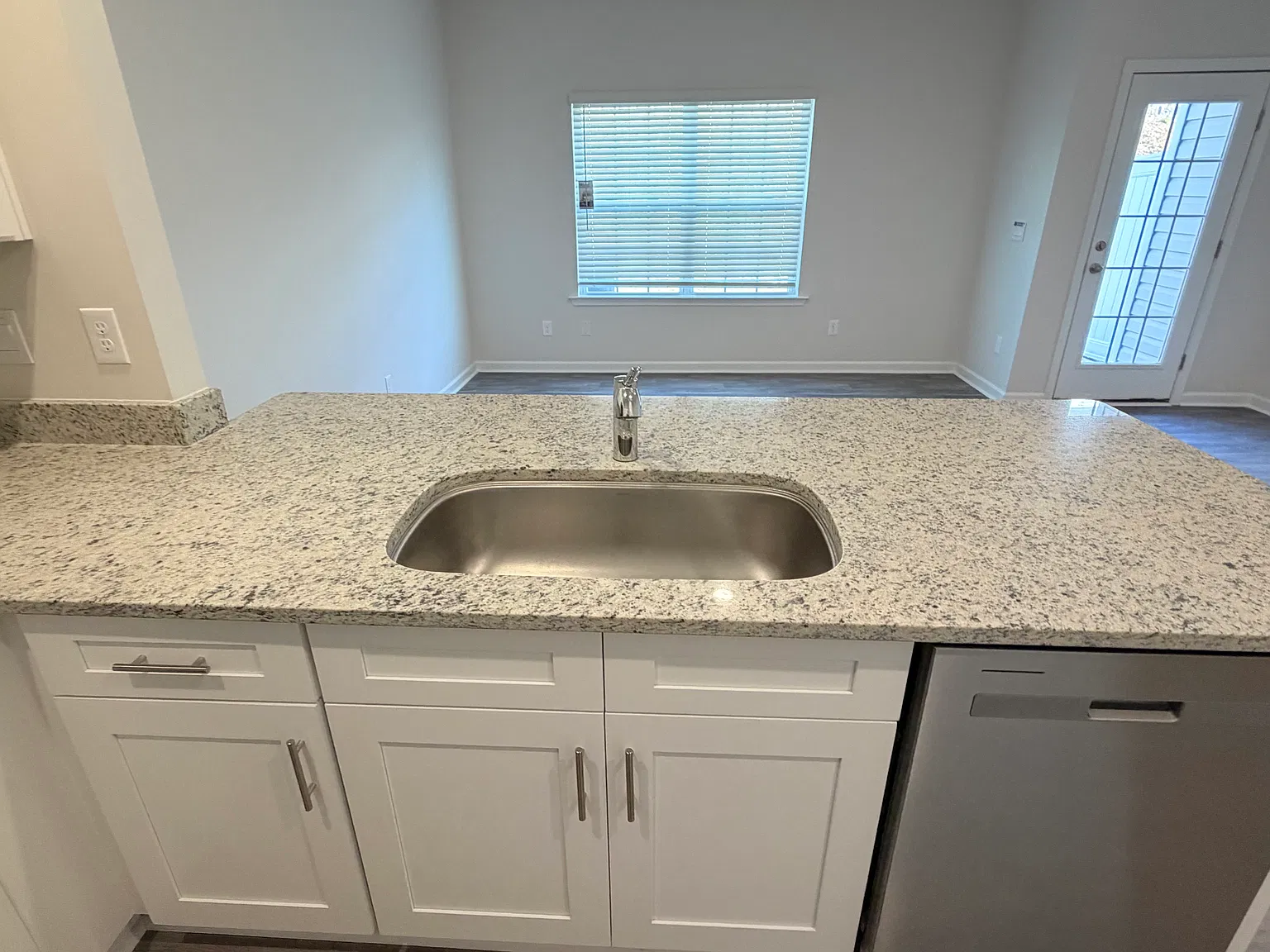 3 bed, 2.5 bath, 1418 sqft, $1,750 — Photo 3