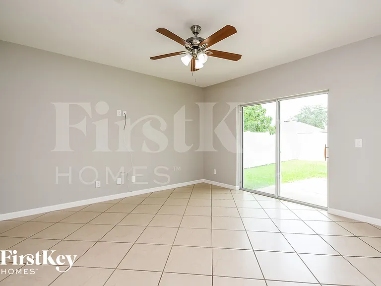 4748 Rockvale Dr — Photo 3