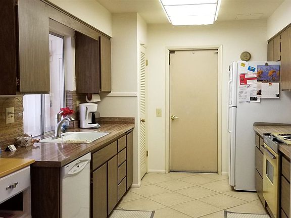 4th image of 9411 W Cedar Hill Cir N