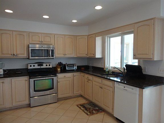3rd image of 39576 Alicia Ct