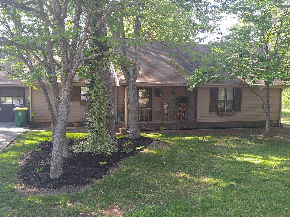 1st image of 806 Flint Ct