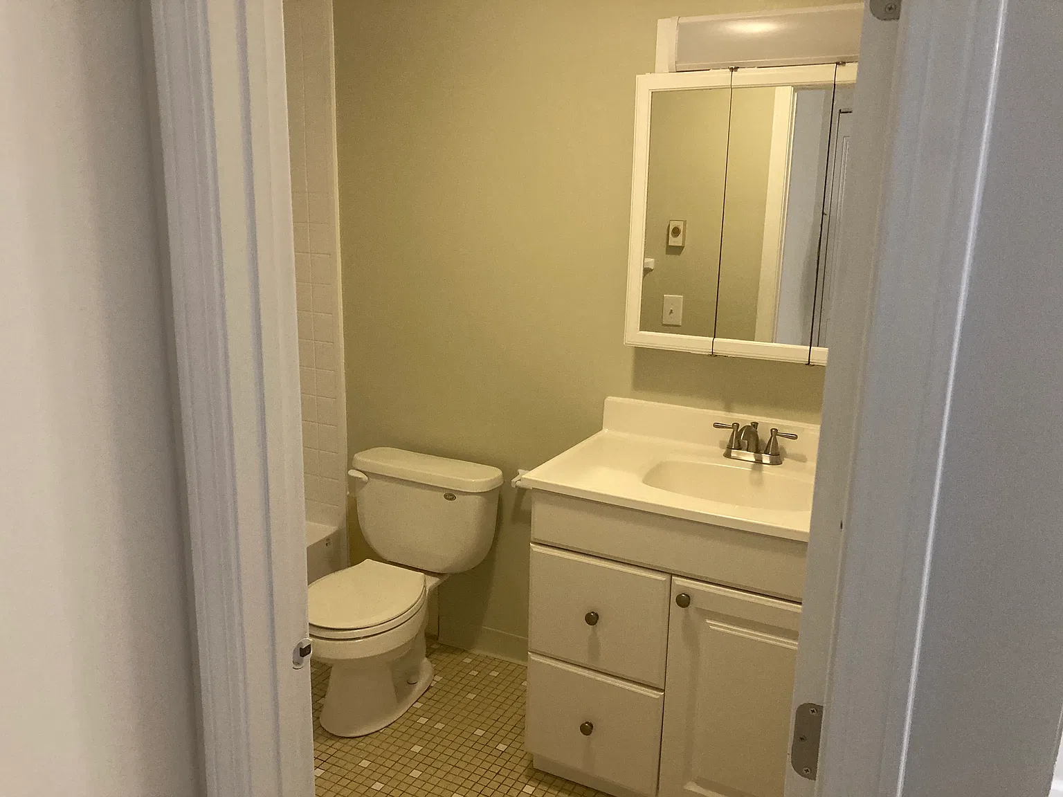 1 bed, 804 sqft, $1,600 — Photo 4